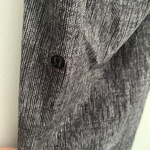 LULULEMON Pleated Crop Joggers Black and White - Picture 4 of 5